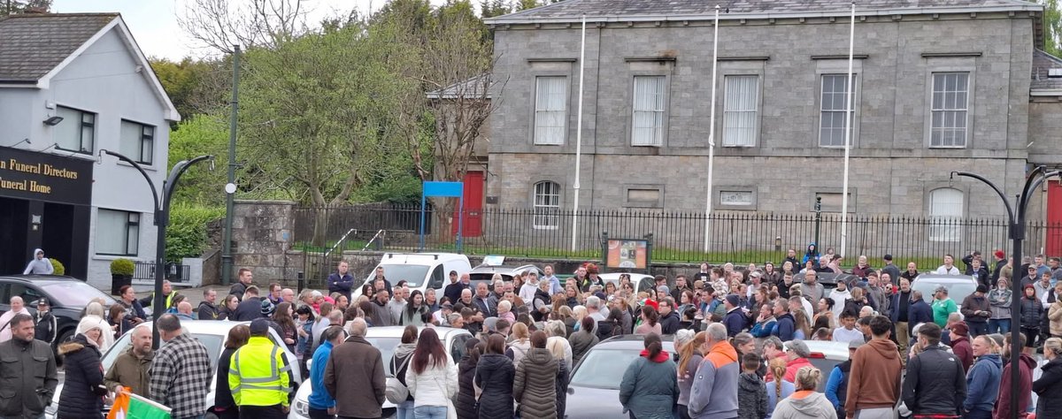 edlynch86's tweet photo. There was a peaceful assembly in Carrickmacross on Friday evening April 25th. All local councillors and TD’s were emailed and asked to attend, not one of them made an effort to show up and speak with the people. They do not care. #ireland #Monaghan https://t.co/WVFJ2cySZ8