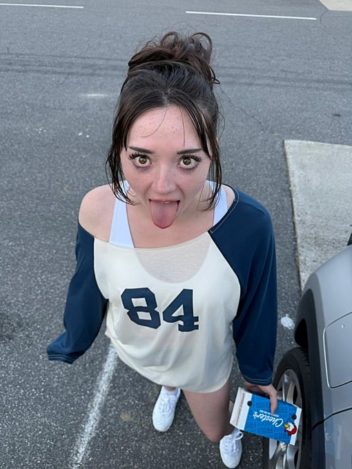 Watch Molly Moon 🌙's leaked NSFW photo on TwXstars