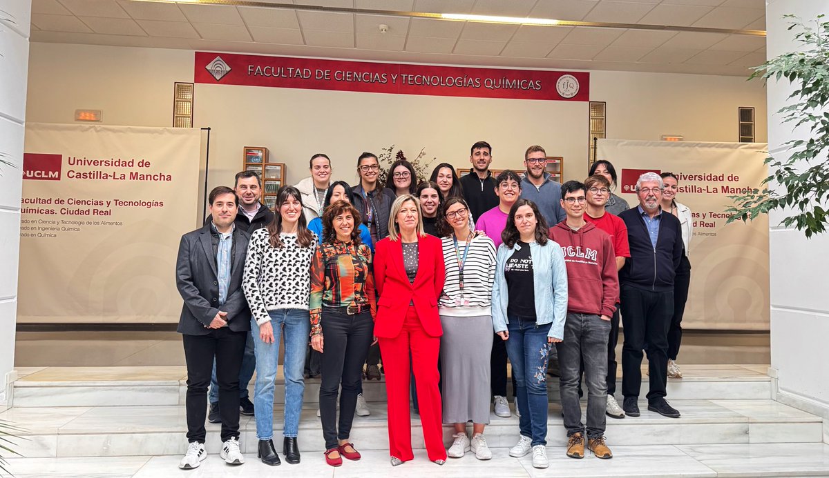 Muy contentos de nuestra compañera <a href="/MarianHerreroCH/">MARIA ANTONIA HERRERO</a> por conseguir la semana pasada el ascenso al cuerpo de Catedráticos de Universidad de la <a href="/uclm_es/">Universidad de Castilla-La Mancha</a>. ¡Enhorabuena! 🥳