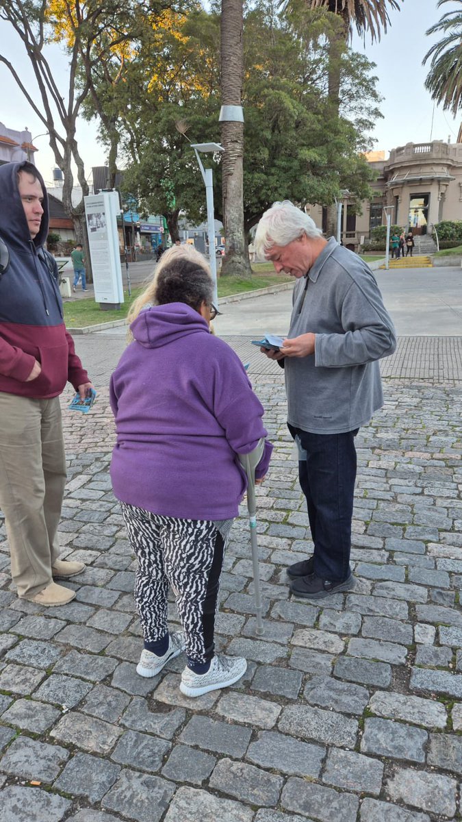 BCoronillas's tweet photo. Montevideo, municipio CH.

Tarde de militancia.

Explanada del shopping de Punta Carretas…

Lista 1 + 11CH
@MartinLemaUy
@JBarriosBove https://t.co/UuaQHjawy0