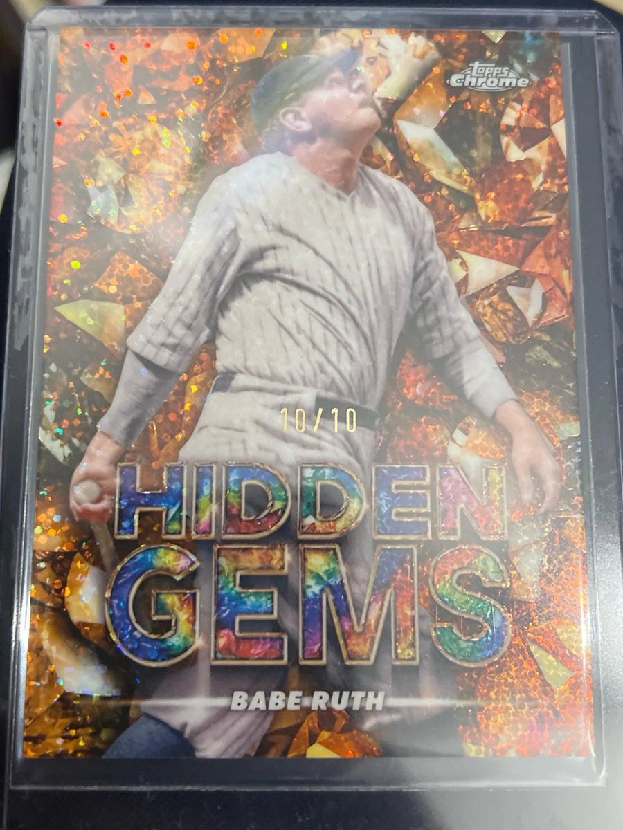 _SyKee's tweet image. Reaching out to the world, trying to find my lost brothers. Help this post reach a larger audience by liking and reposting. 

Traces of 08/10 have been spotted on Reddit earlier this week. Sources say it was found in aTopps Easter Egg. 

If you have any further information