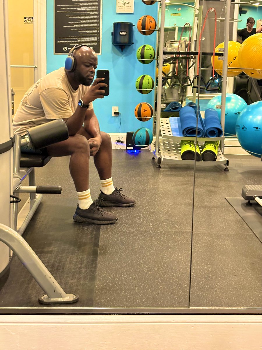 kwadwosheldon's tweet photo. waiting for ICE https://t.co/FYESysZW61