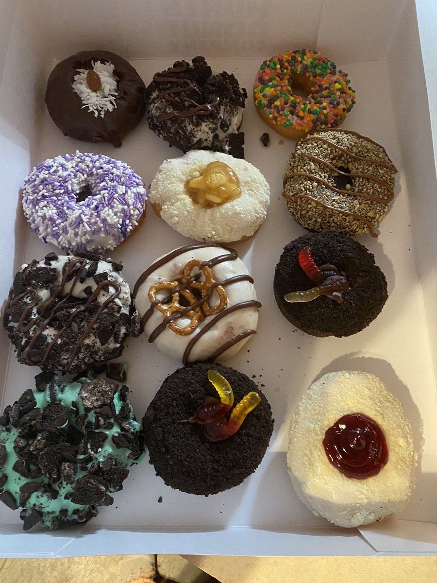 Beth Smith (@kinderteacherb) on Twitter photo The donuts are great but Iām obsessed with the box they came in. <a href="/hurtsdonutco/">Hurts Donut Co.</a> #VHS #oldschool #oldskool The donuts are great but Iām obsessed with the box they came in. <a href="/hurtsdonutco/">Hurts Donut Co.</a> #VHS #oldschool #oldskool