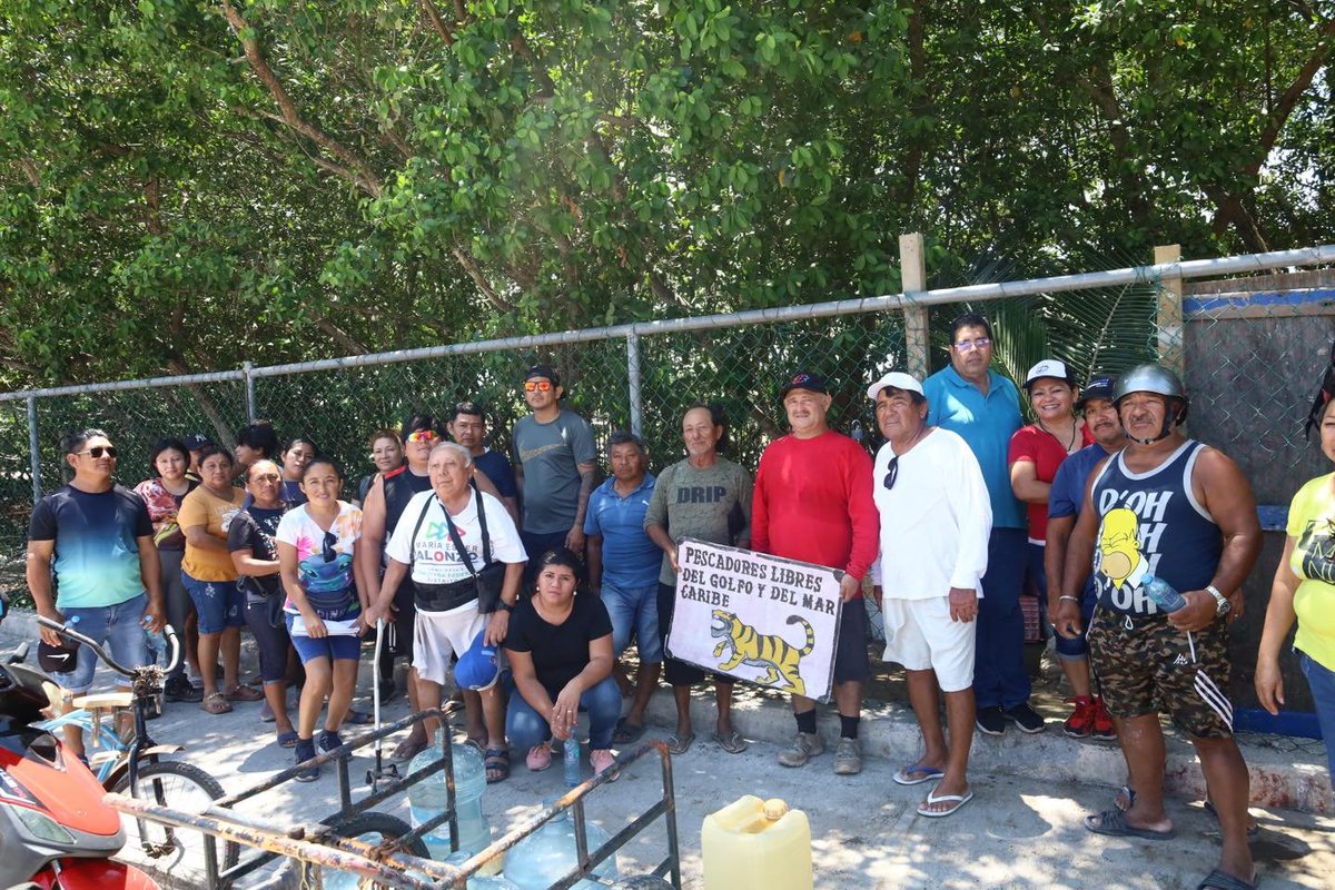 AyundeProgreso's tweet image. El regidor de Pesca y Fomento Agropecuario, Román García Martínez, en trabajo coordinado con el alcalde Erik Rihani González, supervisó la limpieza que se realizó en la calle de la Caleta, como parte del Programa Especial de Cambio Climático.