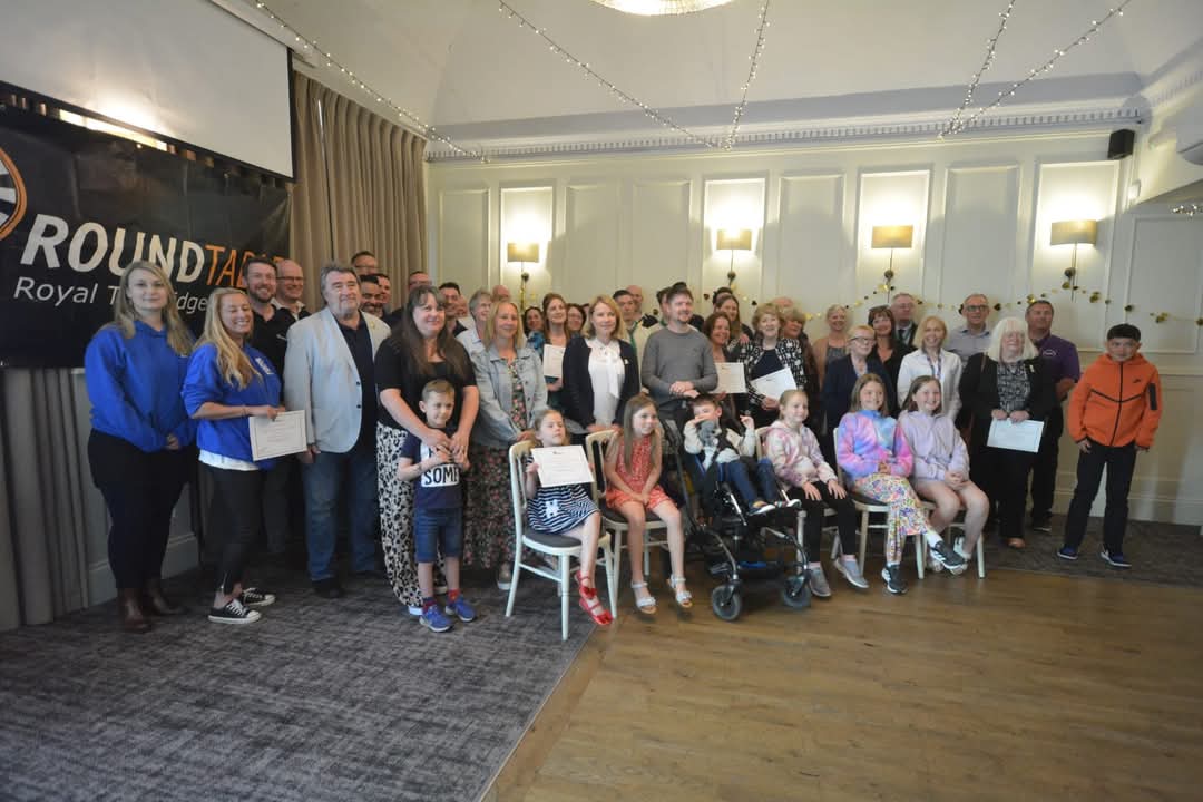 Siobhan O'Connell 🍃💚🍃 (@kilkeerock) on Twitter photo Today, on behalf of <a href="/FoDPTunWells/">Friends of Dun Park</a>, I attended a very uplifting ceremony where the Royal Tunbridge Wells Round Table donated to 32 local #TunbridgeWells good causes. They raise the money from the annual fireworks display. So many volunteers doing great work for their community. Today, on behalf of <a href="/FoDPTunWells/">Friends of Dun Park</a>, I attended a very uplifting ceremony where the Royal Tunbridge Wells Round Table donated to 32 local #TunbridgeWells good causes. They raise the money from the annual fireworks display. So many volunteers doing great work for their community.