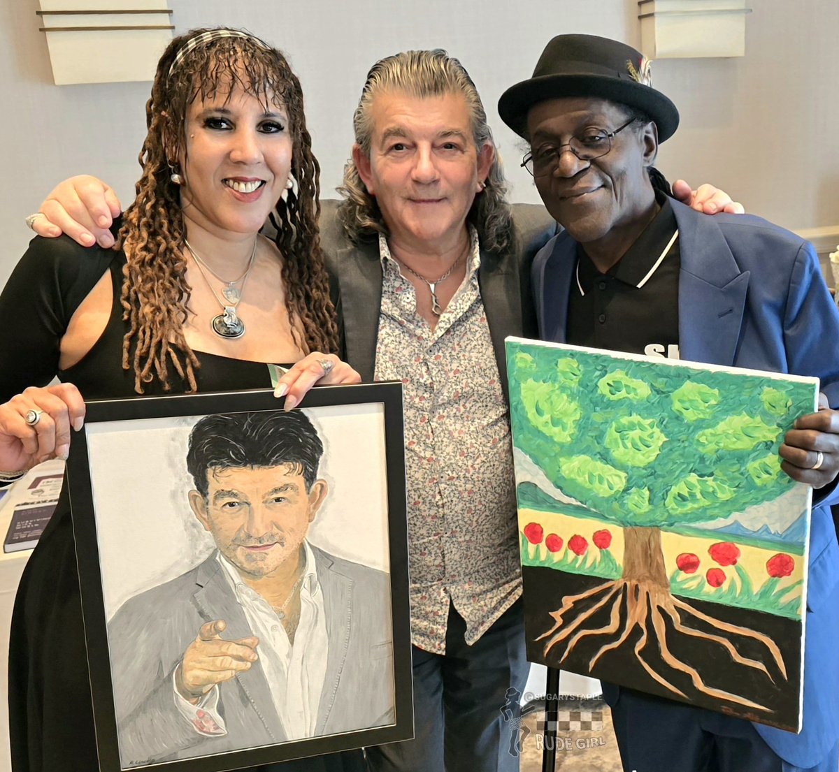 SugaryStaple's tweet photo. With @NevilleStaple #FromTheSpecials at a celeb charity fundraiser organised by #lordmartynrose. Painting by #RobertLincoln of @JohnAltman4Real for @Kidney_Research
With super friends @EddieKiddOBE and #billiemobayed and the lovely #annehegerty ❤️🥰 https://t.co/uqTd6OkBBW