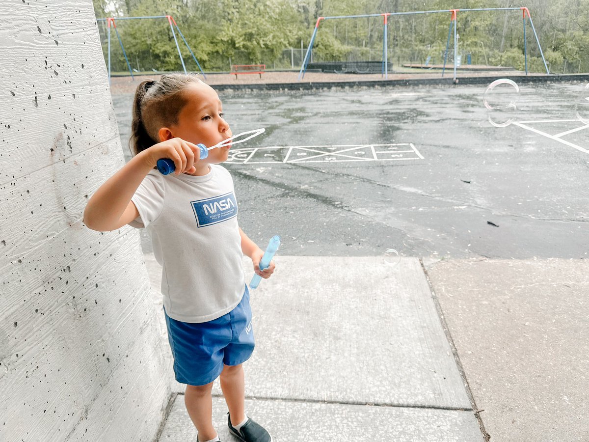 _teachitwright's tweet image. B is for Bubble Day! 🫧 #abccountdown2025 @ayerelementary