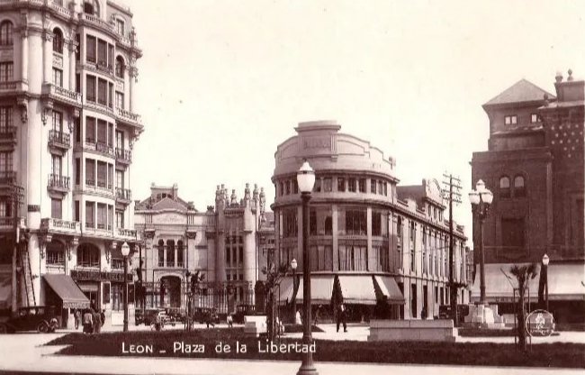 ILegionense's tweet image. En abril de 1923 la actual Plaza de Santo Domingo de #León fue nombrada Plaza de la Libertad hasta 1936 por el más tarde fusilado alcalde Miguel Castaño. Habrá que declarar allí la #AutonomíaLeonesa y devolverle su glorioso nombre cuando recuperemos la libertad 🆓🦁 #LexitYa
