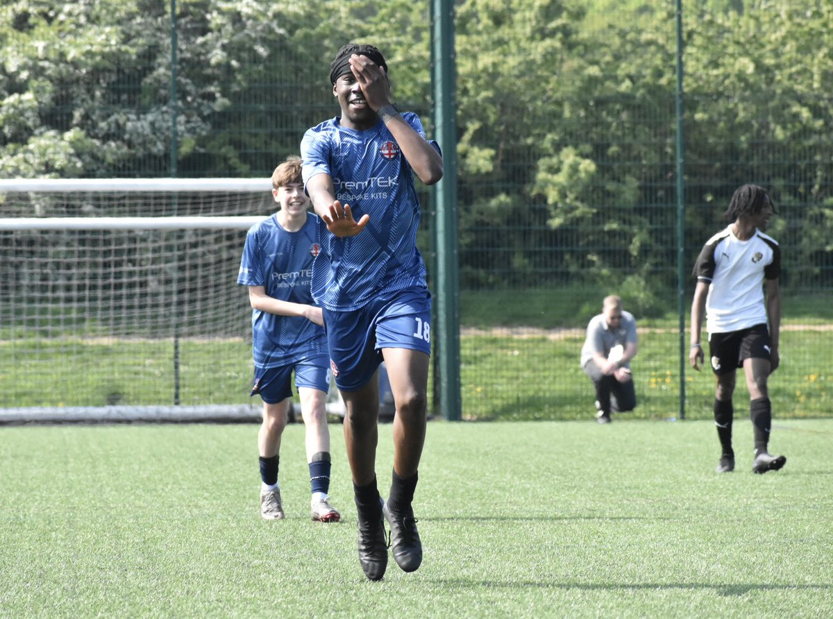 D___S___G's tweet photo. Fantastic result today for the boys… Was a good spirited battle versus Dartford.. Lovely football on show.. Both sides worked hard in the hot sun.👏👏
@DansonSportsFC @KentYouthLeague @Teamgrassroots_ #grassrootsfootball #DansonSports #KentYouthLeague 🔥 https://t.co/tkLTT1FbOf