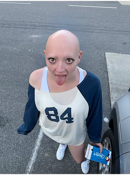 Watch Molly Moon 🌙's leaked NSFW photo on TwXstars