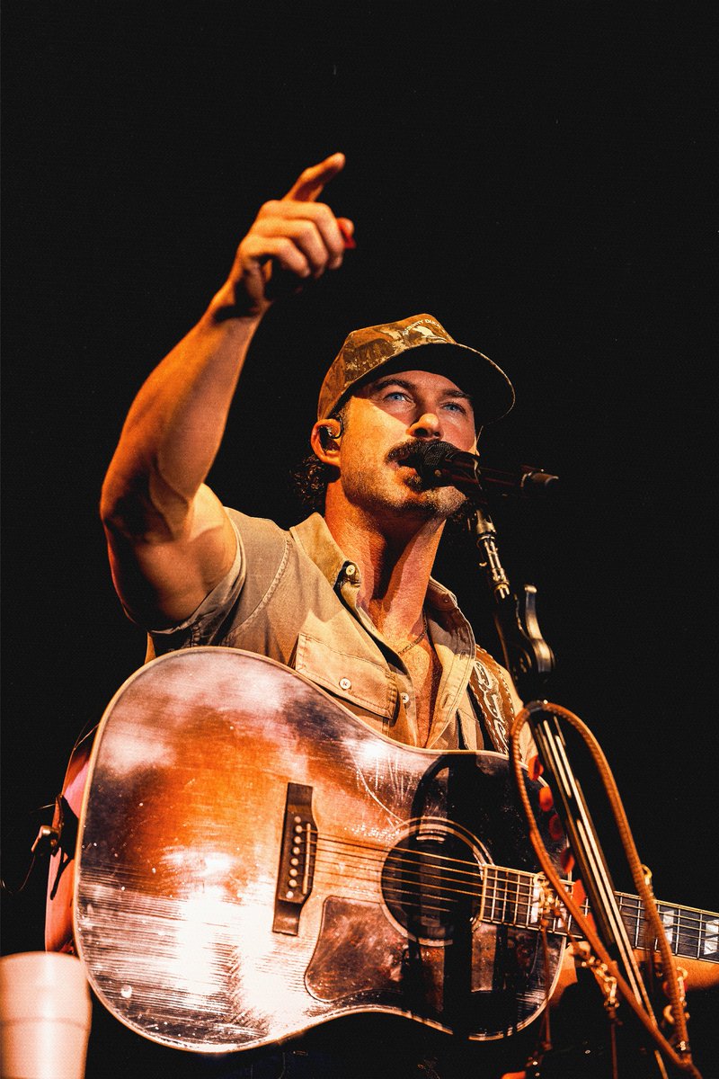 altwavemag's tweet image. Last bit of Riley Green live from Country Calling Fest

📸: Harrison Webb
@RileyGreenMusic #country #altwave #concert #festival
