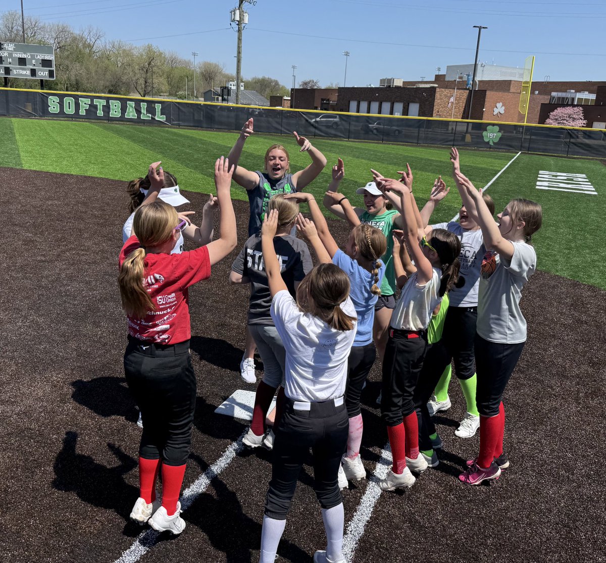 ☘️🥎☘️🥎☘️🥎☘️
SPRING TRAINING

✅Hanging out with some SB players
✅Learning how to celebrate a 💣
✅Some sweet new gear!

Lots of fun today at our new field, thanks to all the girls for coming out, working hard and having fun!

#playwithpurpose

Go Irish!
☘️🥎☘️🥎☘️🥎☘️
