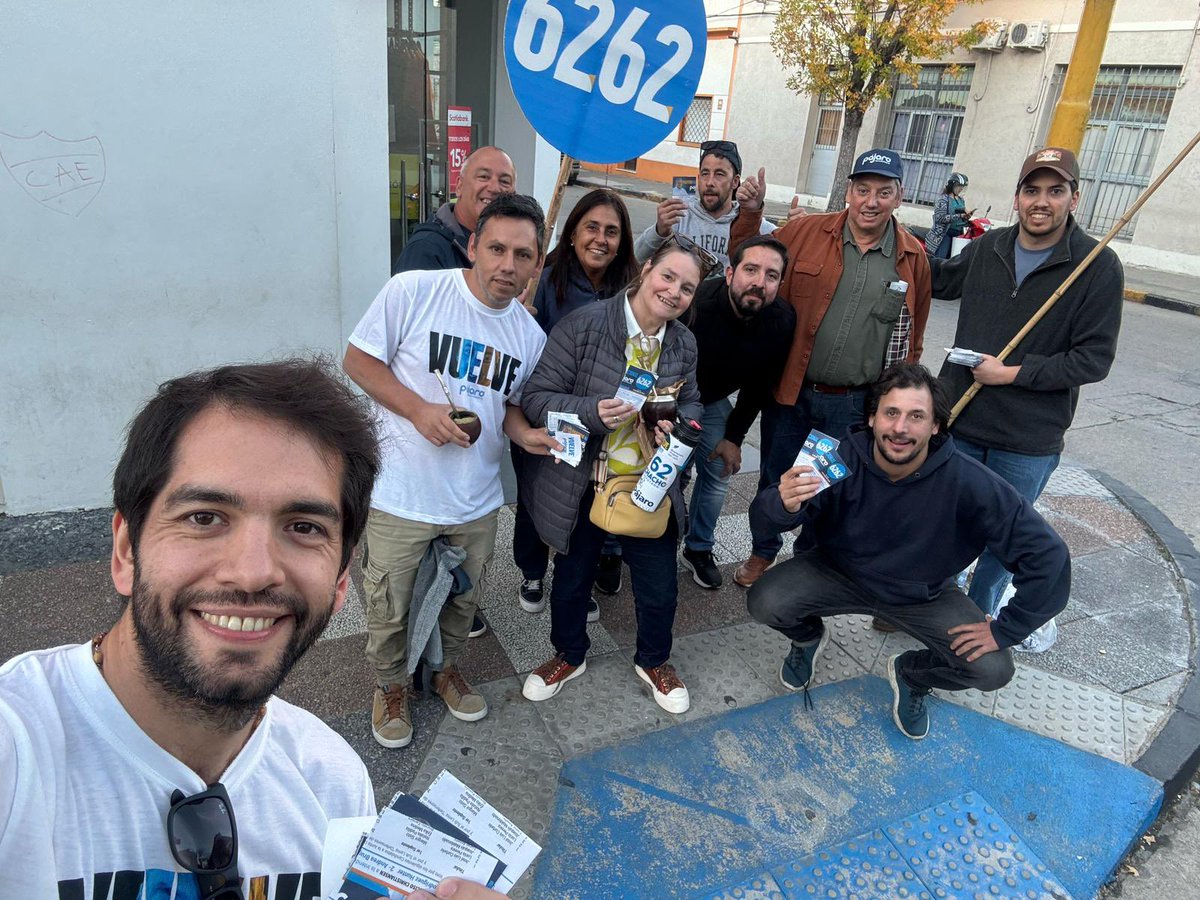 PajaroEnciso's tweet photo. Se acercan los últimos días de una campaña que hemos vivido con alegría y propuestas, seguimos militando con amigos, acercándoles a los vecinos las distintas listas que nos apoyan. 

#UnNuevoTiempoParaFlorida https://t.co/ms4QCsF0ob