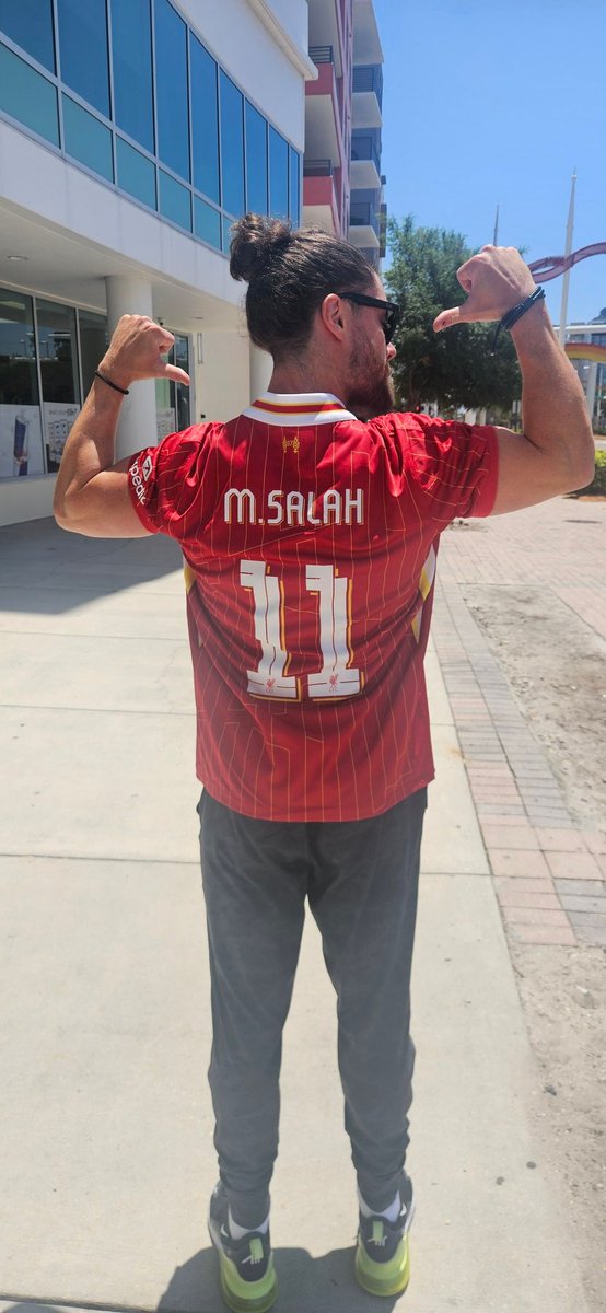 Salah publicly calling his shot after a disappointing season last year and then coming back with the greatest individual performance in Premier League history to help Liverpool FC win #20 is the stuff of LEGEND. 

1st time I've ever got a player's name on a jersey. 🇪🇬👑❤️