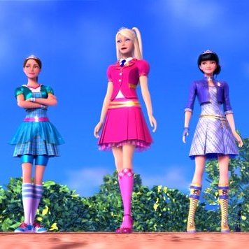 a Barbie nunca vai me convencer que esse uniforme foi criado à base do antigo que nem é das mesmas cores