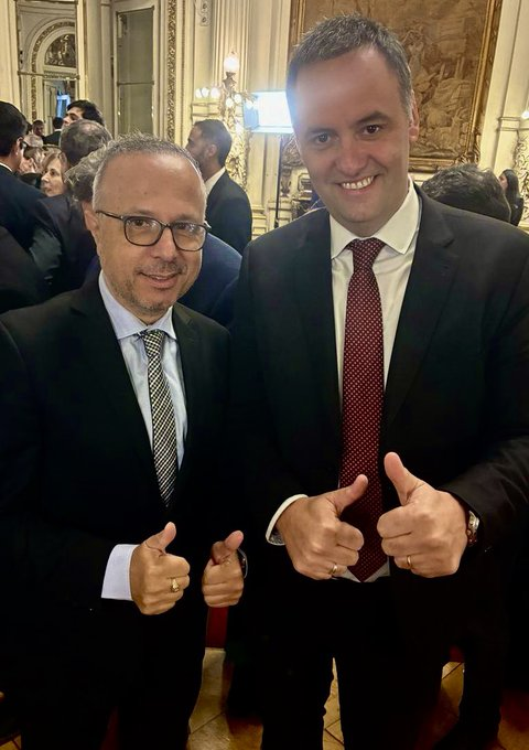 lilianafranco20's tweet photo. Una duda: @tonyaracre es el mismo que fue jefe de asesores del @alferdez y admirador del ex ministro de Economía Martín Guzman?. O es un doble? Porque no entiendo como se puede defender el modelo kirchnerista y luego pasar a militar el modelo liberal. https://t.co/P1hxhOSfZc