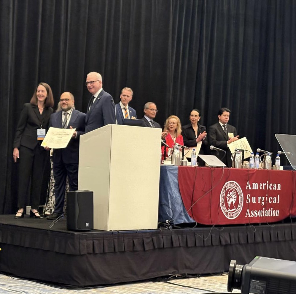 TorzilliGuido's tweet image. Back from San Diego as Honorary Member of the American Surgical Association, the oldest (1880) and most prestigious Surgical Society in USA. Something I share with my Masters, Mentors, & Pupils. @AHPBA @IHPBA @EAHPBA @APHPBA @IASGO_1988 @SIC_chirurgia @HumanitasMilano @HUNIMED