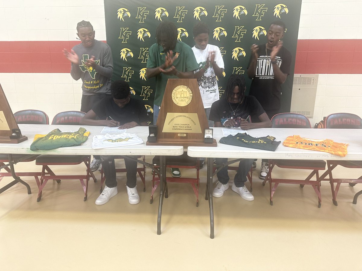 Huge day for our future flying Golden Eagles 🦅! Klein Intermediate Signing Day. Say hello to future  Golden Eagles!