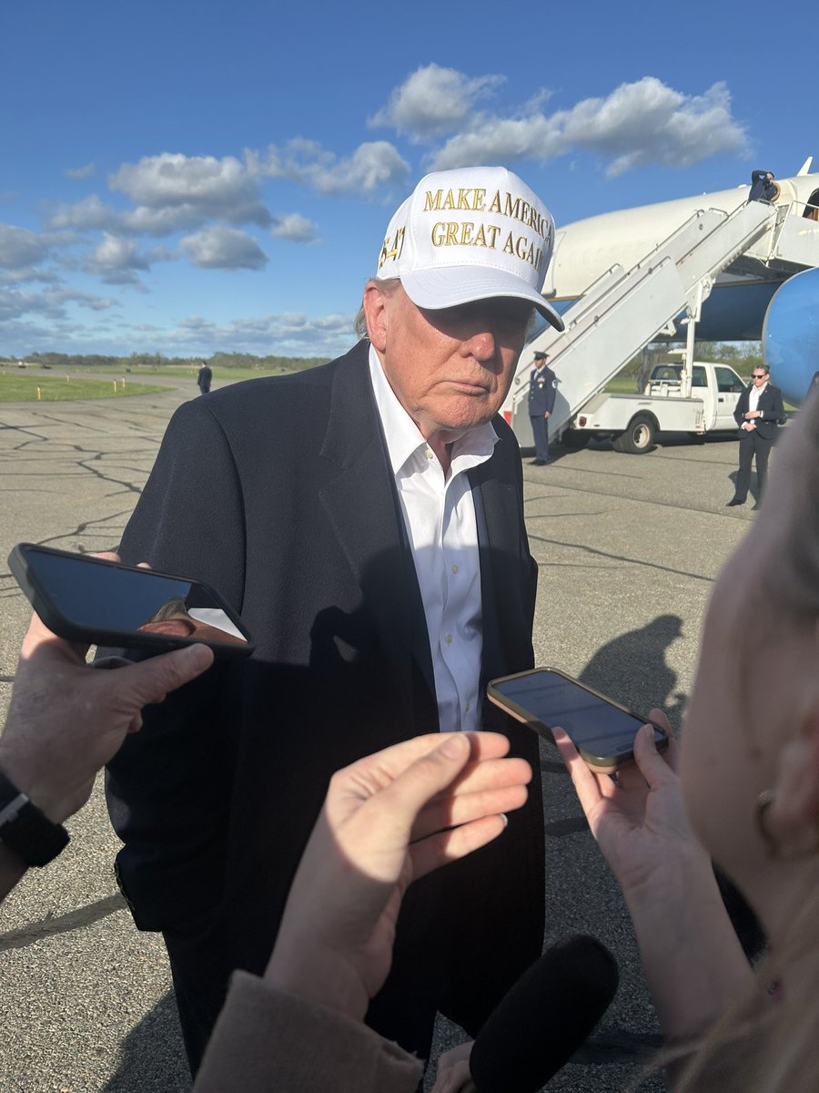 🇺🇸🇷🇺 #Urgente | Trump le ha pedido a Putin que deje las armas y firme el acuerdo de paz. 

Trump ha asegurado también que Zelenski está más tranquilo y que quiere llegar a un acuerdo.