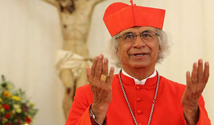 Si ya tuvimos campeones, escritores, guerrilleros, misses... quien quita que no tengamos un papa?