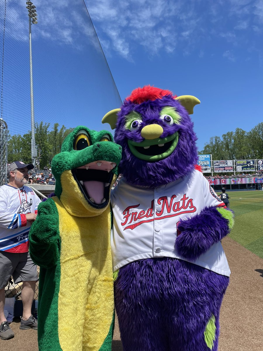 Fun day for a game and enjoying our annual tradition of our Singing Gators singing the Fred Nats national anthem! 💚⚾️🧡 <a href="/GESGATOR/">Garrisonville Elem.</a>