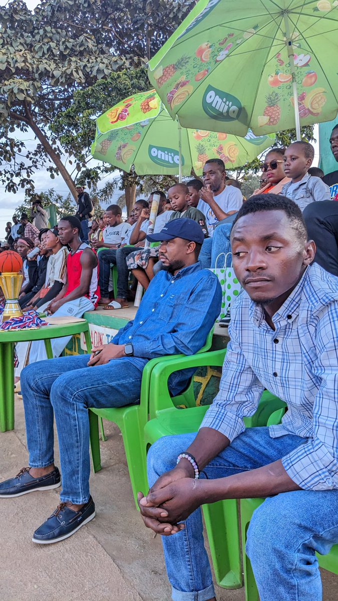 JulesLuanda's tweet photo. #RDC #Beni :27/4/25 final du tournoi de la paix organisé à Beni par la ligue de basketball du #NordKivu. Merci à la LIBANOKI pour le double honneur de ce jour : Invité pr remettre les médailles aux champions et Décoré pr nos efforts ds l’encadrement de la jeunesse sportive au NK. https://t.co/QemWJnl9As