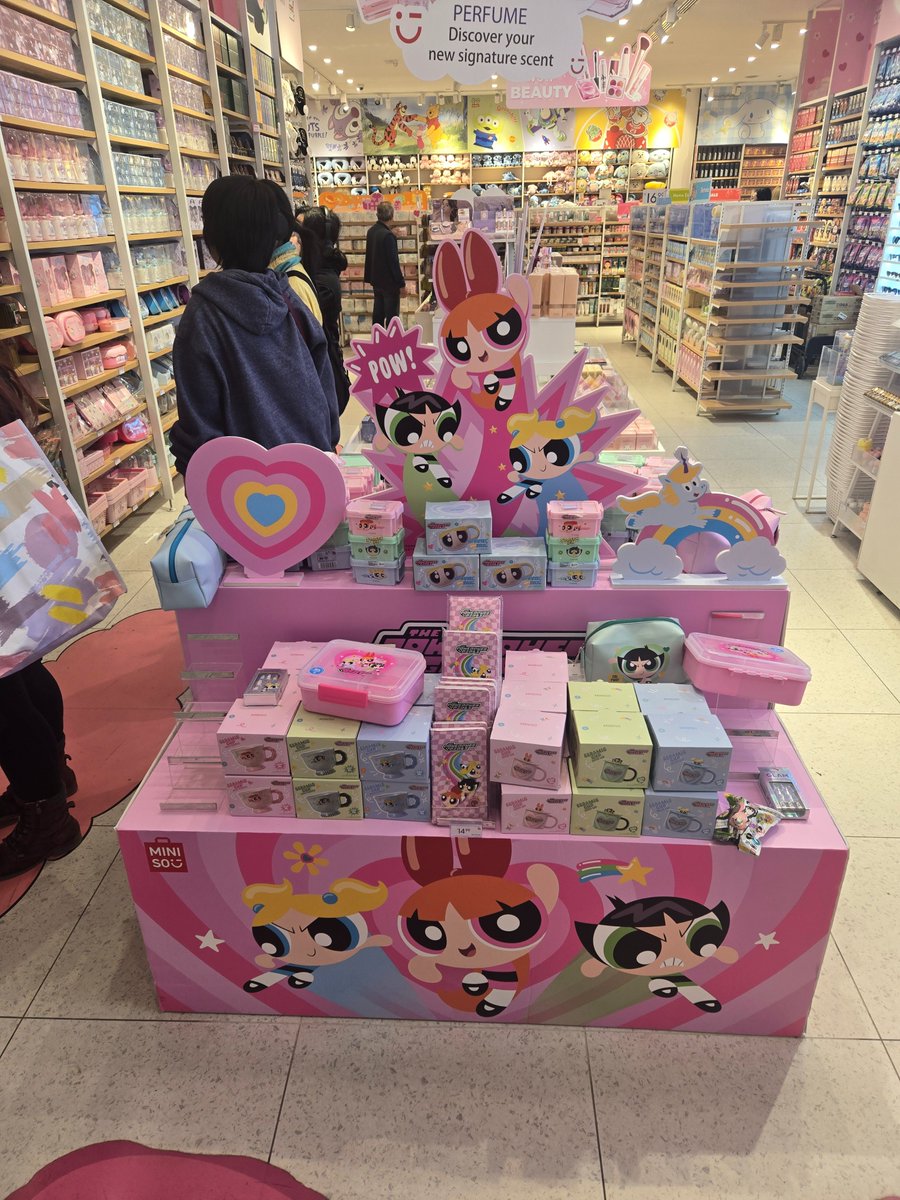 ThePowerpuffGuy's tweet image. Walking through the mall with the wife when she gasps and tells me there is a store with a PPG Display so you know we had to check it out! To bad it's all 2016 stuff but you still love to see it!
🩷🩵💚
#ThePowerpuffGirls #PowerpuffGirls #PPG