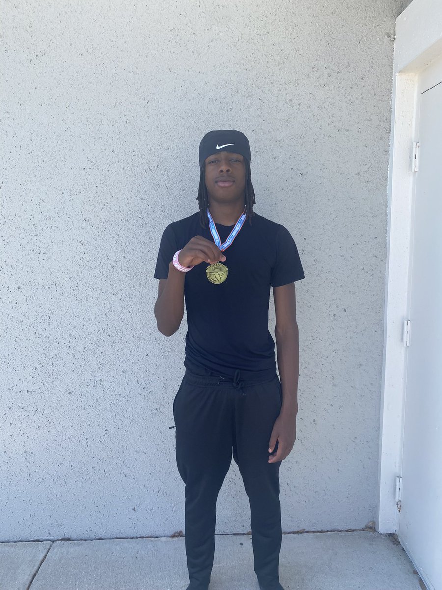 Braylon Bryson (@braylonbryson28) on Twitter photo The other week I competed in the district track meet. Winning it all with a jump of 1.77 and failed attempts at 1.82. Qualifying for regionals. <a href="/_CoachRRay/">Ronnell Ray</a> <a href="/MenendezFootba1/">Menendez Football</a> <a href="/_Coach_Rivers/">Anthony Rivers</a> The other week I competed in the district track meet. Winning it all with a jump of 1.77 and failed attempts at 1.82. Qualifying for regionals. <a href="/_CoachRRay/">Ronnell Ray</a> <a href="/MenendezFootba1/">Menendez Football</a> <a href="/_Coach_Rivers/">Anthony Rivers</a>