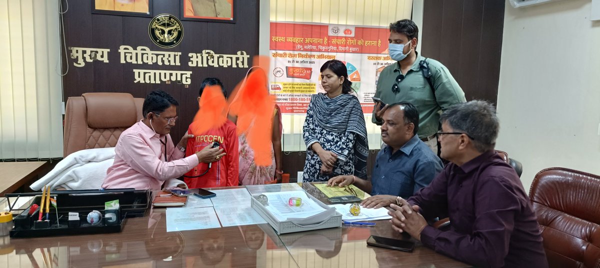 Healthdept91387's tweet photo. जनपद प्रतापगढ़ में आरबीएसके टीम द्वारा मुख्य चिकित्सा अधिकारी महोदय की उपस्थिति में कोहडौर और सुखपाल नगर के अंतर्गत 2 बच्चों को क्रमशः जन्मजात कमर की हड्डी  संबंधित रोग तथा दिल के छेद संबंधित बीमारी के  निशुल्क इलाज हेतु उच्चतर चिकित्सालय में संदर्भित किया गया! https://t.co/YtfbbLOEbZ