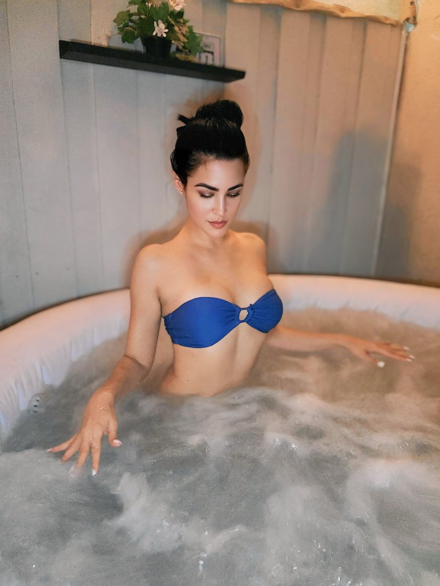 anabella_ui's tweet image. Time for me 💙 #jacuzzi #cubana #timeforme #girlsnight