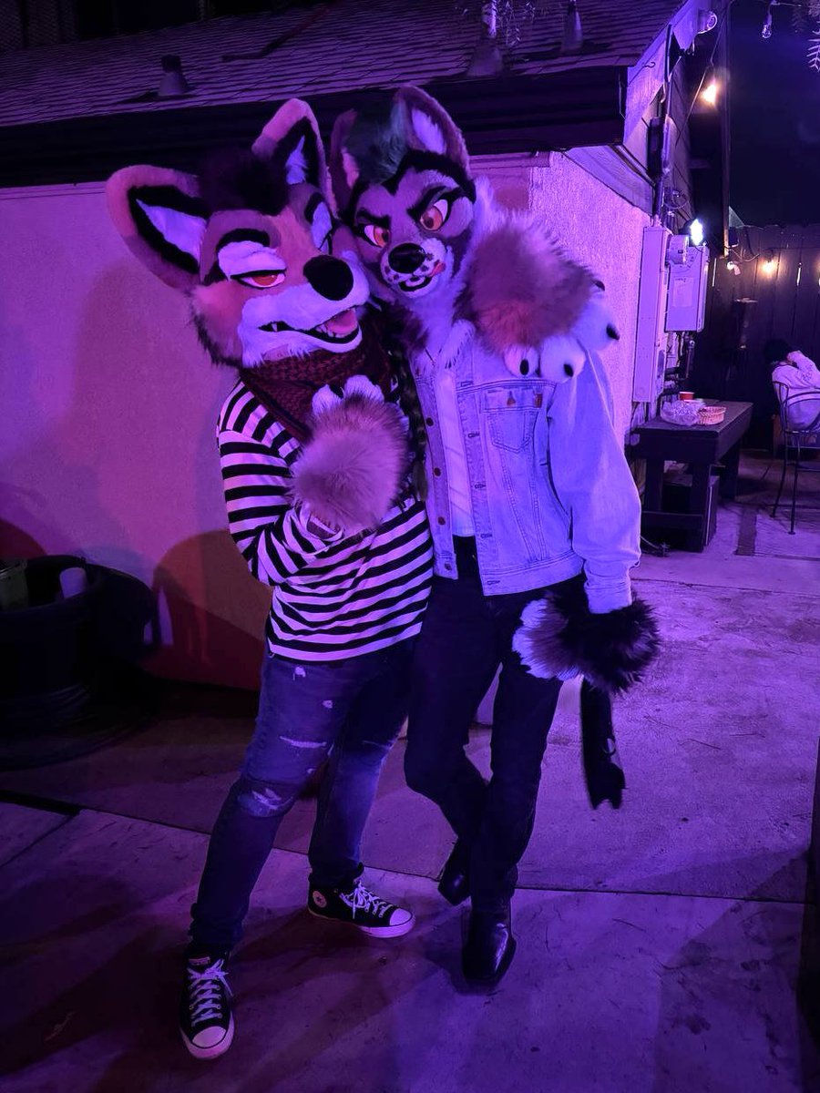 Nite out with homie <a href="/Wynterhorn/">Wynterhorn 🔞</a> 🐺🦊 at OffLeash party🤘
