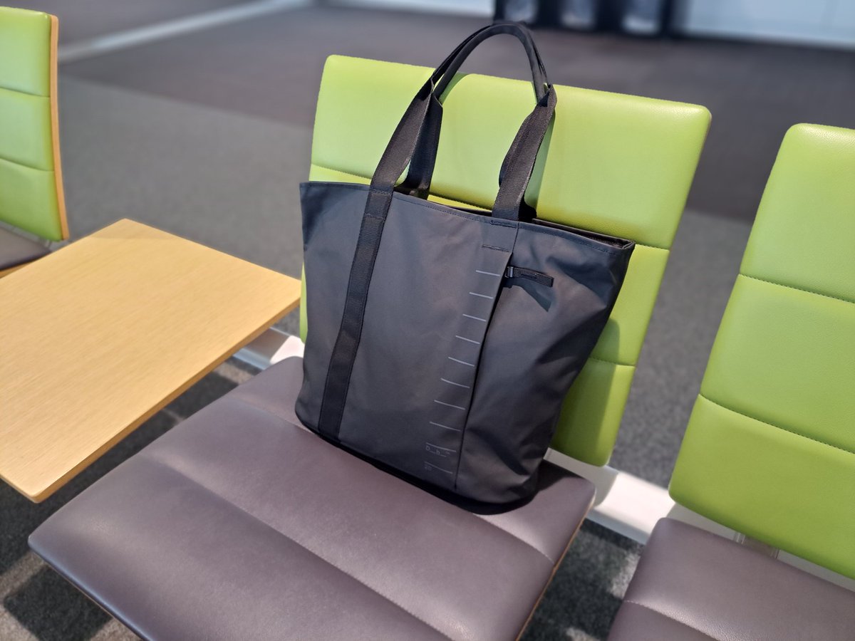 worktoplay_jp's tweet photo. 機内持ち込み手荷物は…おニューの
・Db Essential Tote 20L
新しいバッグにするとポケットの場所や大きさなどが違っているから、使い慣れるまでは少し不便だけど...新しいバッグを持っての旅はテンション上がる!
#UPLND
#Db
https://t.co/Z5Ktl8ojza https://t.co/utWA2PNGD1