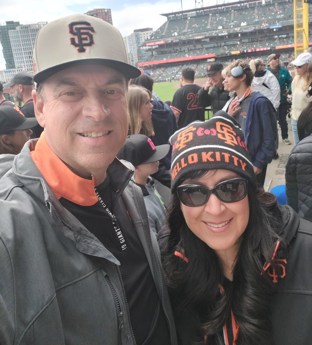 Giants vs. Rangers game with Valerie today. Giants win 3-2 on a "walk off" inside the parker by Ramos. Giants 19-10 and 1st place in NL West. Let's go Giants! #SFGiants