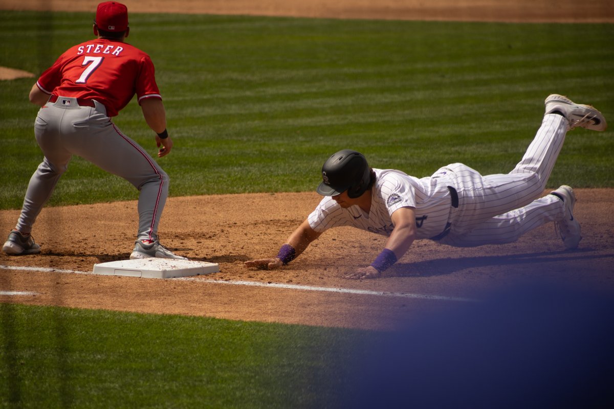 RoxAddict's tweet photo. Mike Toglia diving back to first! 
#Rockies #MLB https://t.co/NyTfTNUTNd