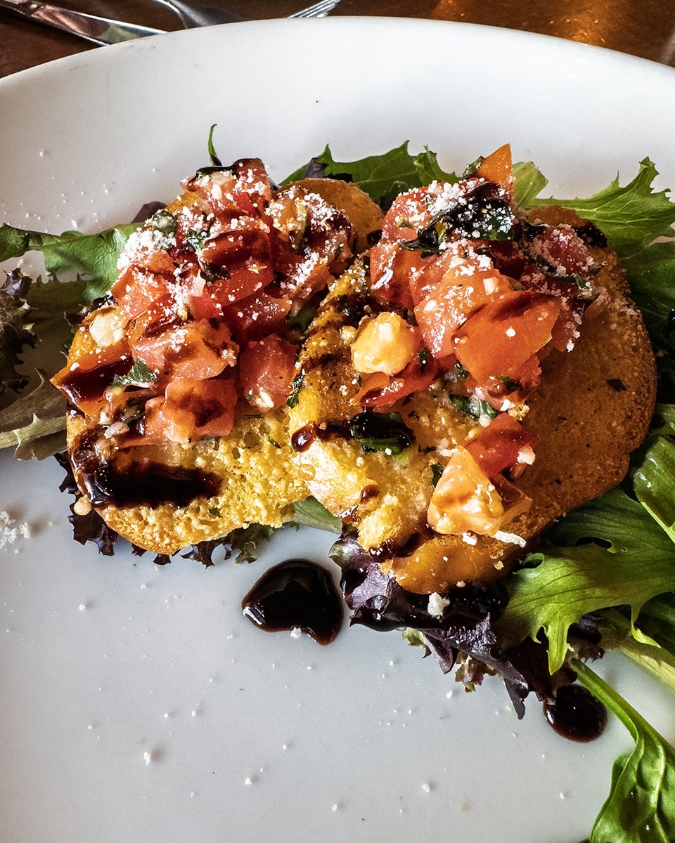 Over the weekend, I was treated to dinner at Pizzo's in San Miguel Ranch. The food and service were amazing. It was my first time at this location.