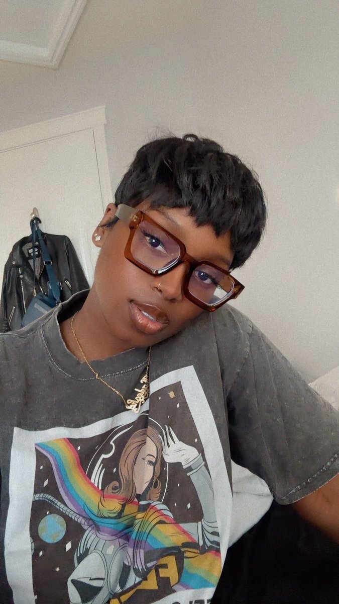 𝙈𝙨. 𝙁𝙧𝙞𝙯𝙯𝙡𝙚 tweet media