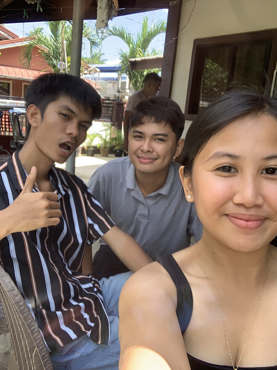 geelatine's tweet photo. Just 3 of us🥰 https://t.co/OwRjqxJXyR