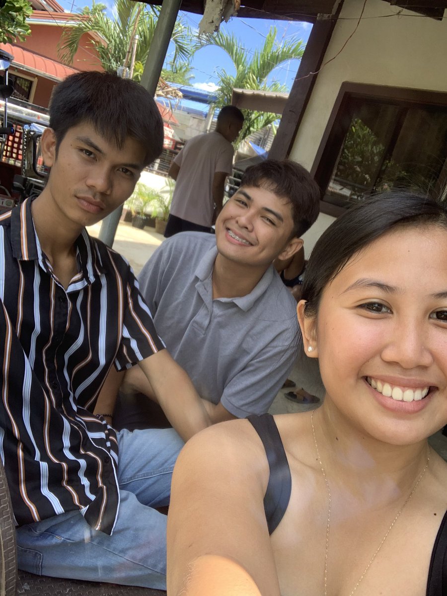 geelatine's tweet photo. Just 3 of us🥰 https://t.co/OwRjqxJXyR