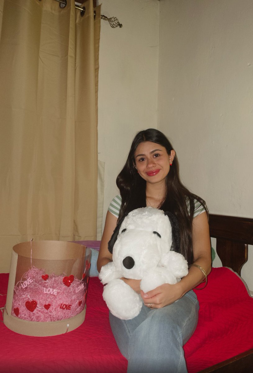 19 añitos. Te amo <a href="/CajinaEmanuel/">emma</a> 💘
(ignoremos la cara de haber llorado por el regalo)