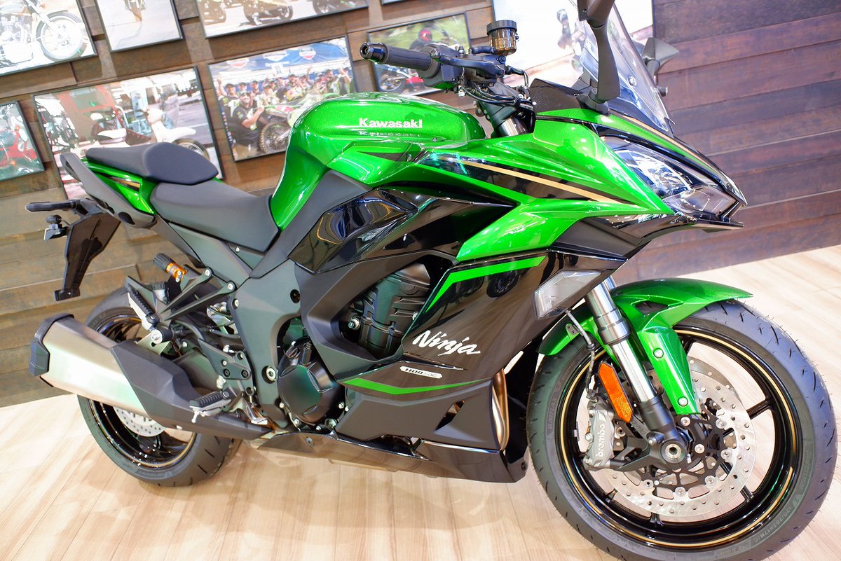 皆様、こんにちは。
カワサキプラザ茅ヶ崎です。
「Ninja 1100SX SE」ご案内可能です。
こちらの車両は、bremboのキャリパーとOHLINSのリアサスペンションが標準装備されています。
#kawasaki #カワサキプラザ茅ヶ崎 #ninja1100sxse #乗るカワサキ