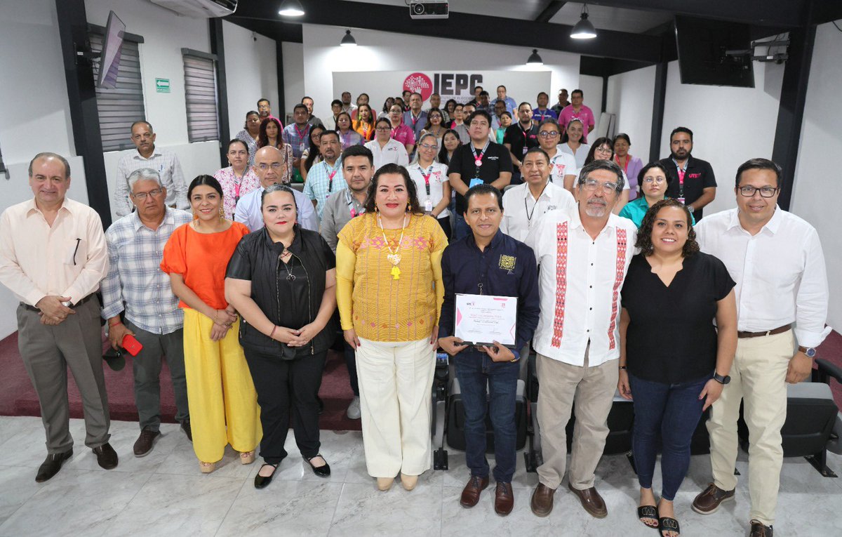 Llevamos a cabo cursos de ortografía y ciberseguridad para fortalecer al personal del <a href="/IEPCChiapas/">IEPC Chiapas</a> y también se rindió homenaje por el 126 aniversario de Florinda Lazos León, la biblioteca institucional lleva su nombre en honor a una gran chiapaneca, su lucha y su legado 🙌