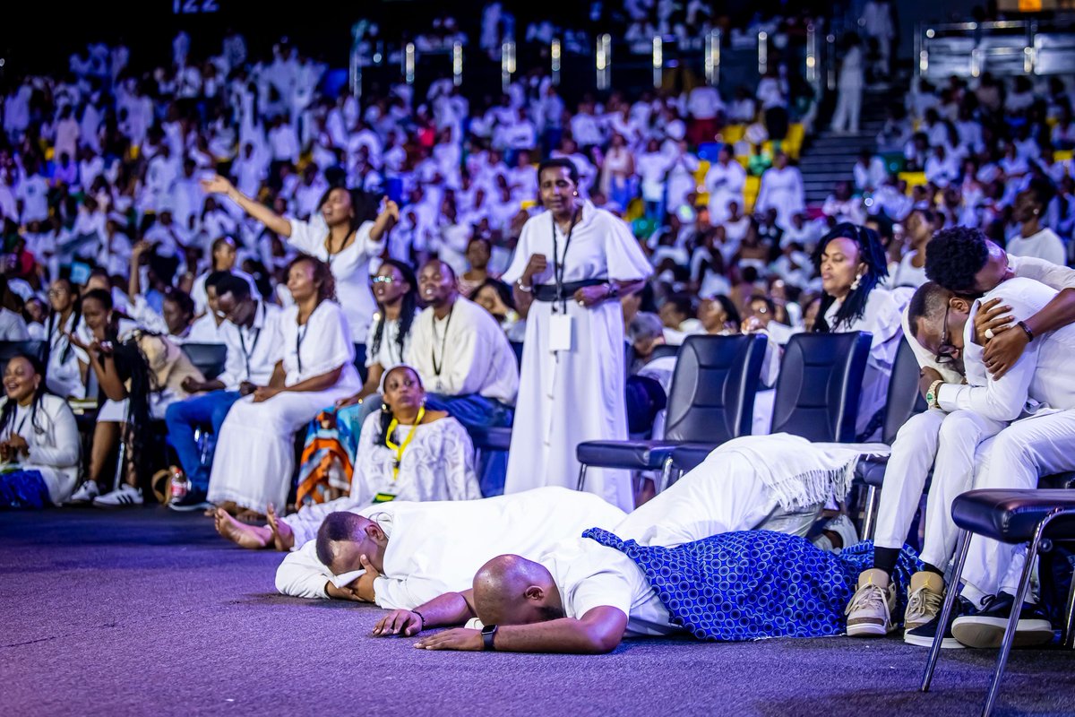 GraceRoom's tweet photo. We stood in unity with the Servants of God from different continents, raising the world in prayer and dedication to God; declaring times of revival and Spiritual awakening across nations!
#DaysOfThanksgiving
#MfiteAmashimwe
#TujyeGushima
#IsahaYageze
#PastorJulienneKabanda
#GraceRoomMinistries