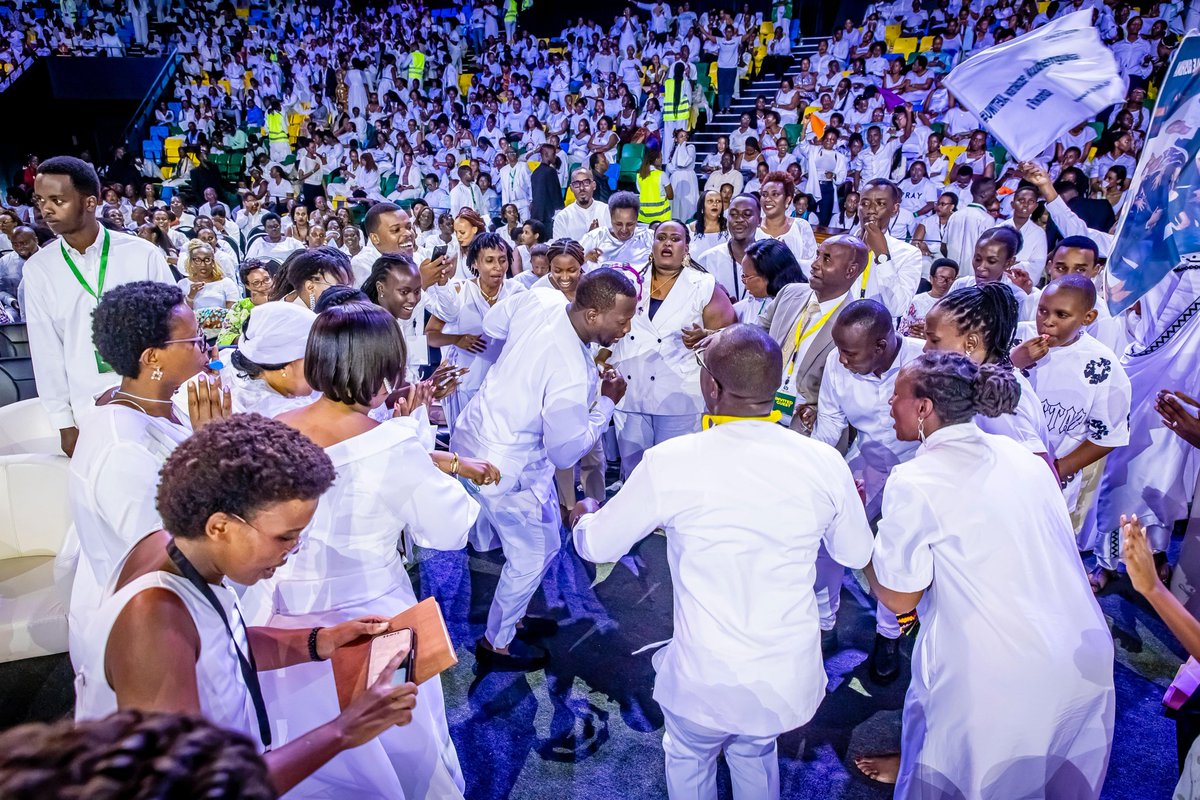 GraceRoom's tweet photo. We stood in unity with the Servants of God from different continents, raising the world in prayer and dedication to God; declaring times of revival and Spiritual awakening across nations!
#DaysOfThanksgiving
#MfiteAmashimwe
#TujyeGushima
#IsahaYageze
#PastorJulienneKabanda
#GraceRoomMinistries