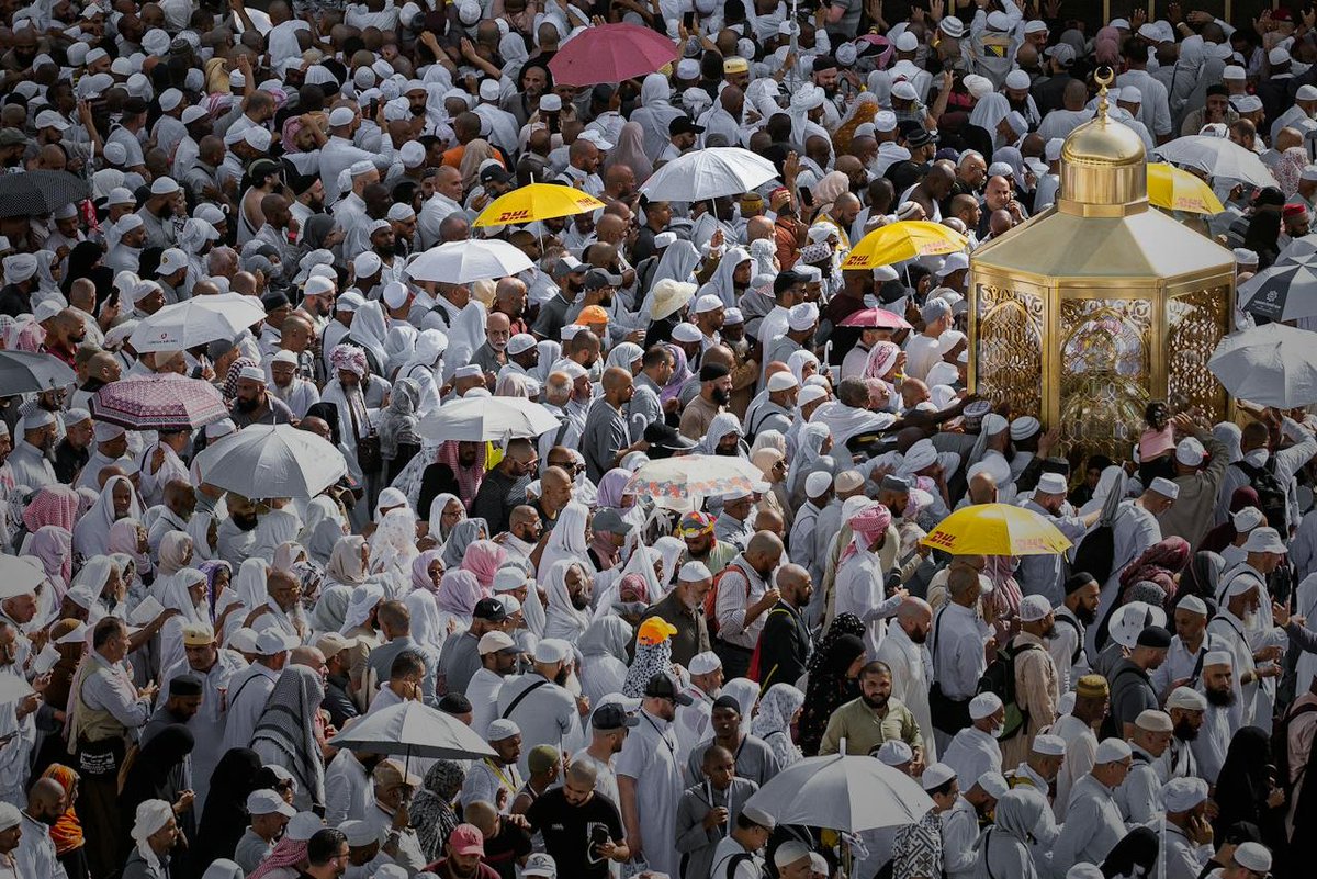 farah_qazi46480's tweet photo. Aazmin haj 4 jon or 9 jon 2025 ke darmiyan matoqa hay, chand nazar anne par maneshr hay jo kah zulhajah ke aaghaz ki alamat hay. sal haj 12 wen mahine ko hon ge.
#hajj2025
#JammuAndKashmir
#Srinagar
#Allha https://t.co/tk5rpl5k1S