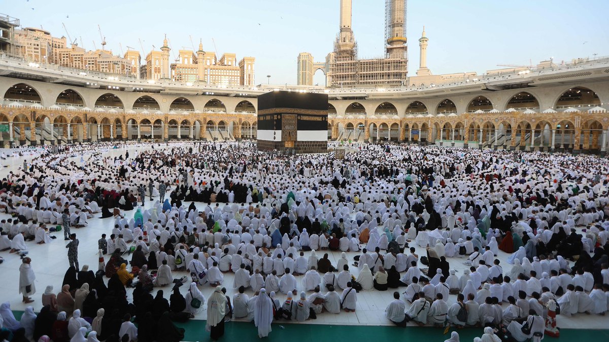 farah_qazi46480's tweet photo. Aazmin haj 4 jon or 9 jon 2025 ke darmiyan matoqa hay, chand nazar anne par maneshr hay jo kah zulhajah ke aaghaz ki alamat hay. sal haj 12 wen mahine ko hon ge.
#hajj2025
#JammuAndKashmir
#Srinagar
#Allha https://t.co/tk5rpl5k1S