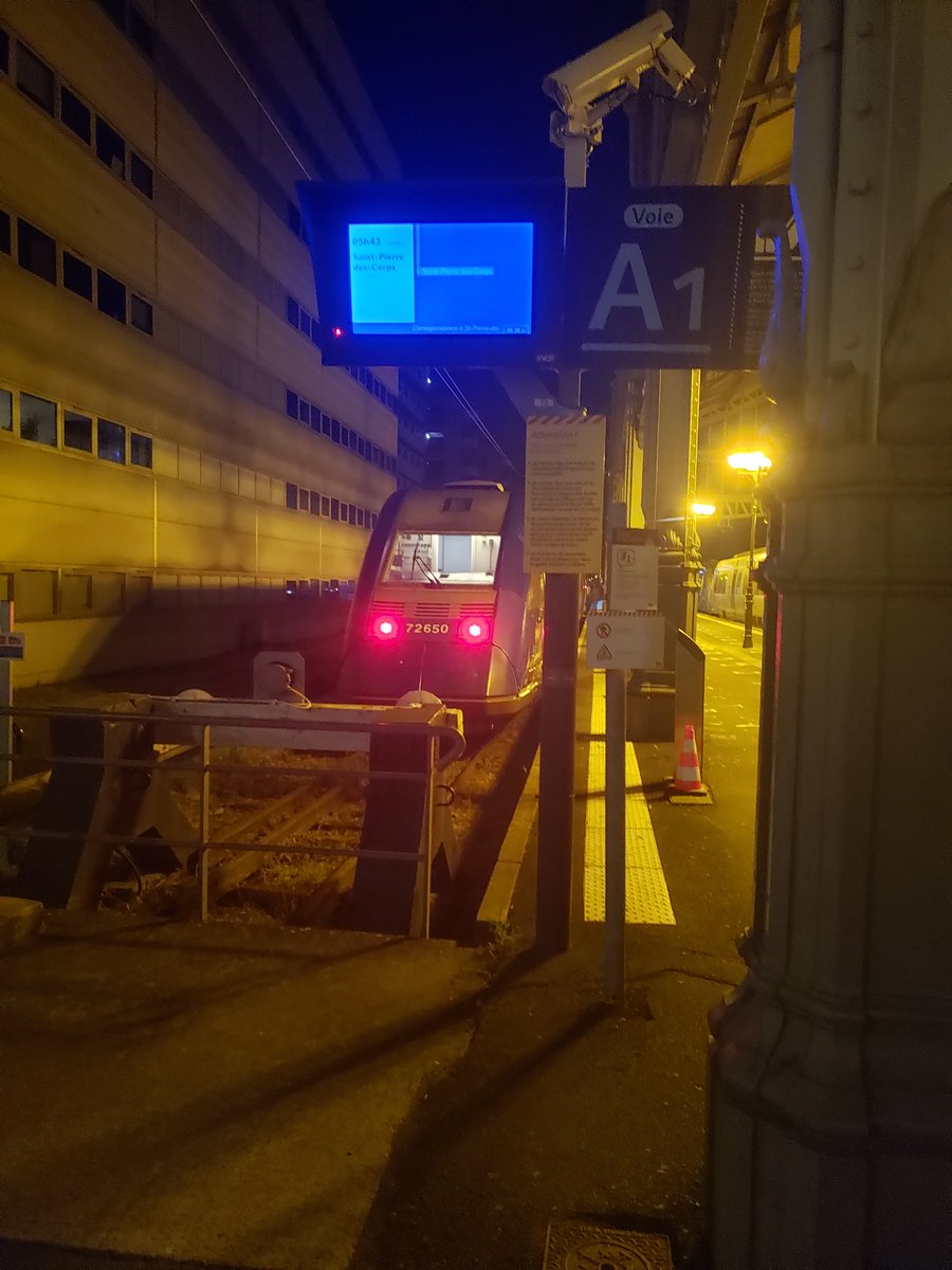 #Tours #Gare #Sncf
Reprise attendue C'est reparti ! 
Pari gagné ... <a href="/SNCFReseau/">SNCF Réseau</a> <a href="/SNCFVoyageurs/">SNCF Voyageurs</a> 
<a href="/TGVToursMassy/">Collectif Abonnés TGV Tours-Massy</a> <a href="/TGVTOURSPARIS/">TGV TOURS PARIS</a> 
et <a href="/asutgv/">ASUTGV : l'Association des Usagers TGV Vendôme</a>
