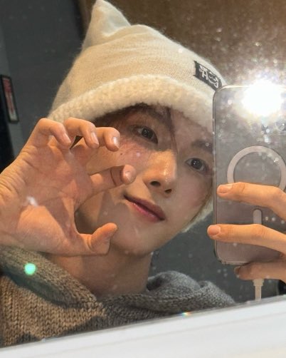 247_yj's tweet photo. 춘냥이가 너무 귀여워 . . . ♡ https://t.co/yefQHETz09