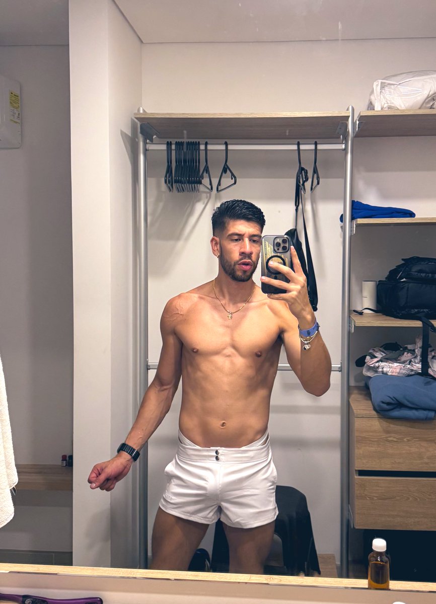 tomillerz002's tweet photo. Me luce el blanco ⚪️ https://t.co/3C1JP7hoI9