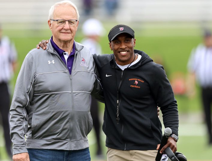 We want to thank Mr. Charlie Guthrie for doing the honors of flipping the coin at our spring game and for the positive words spoken to our team. Hall of fame person all around. #OAVAAV #ValleyWillRoll 🟣🟠