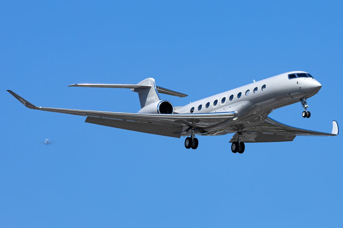 Sabian404's tweet image. Howard Schultz Gulfstream G700 arriving back home in Seattle from the east coast yesterday